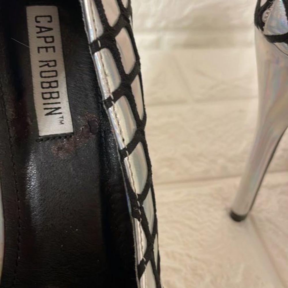 Cape ROBBIN heel shoes silver and black size 7.5.  Stunning. - Picture 10 of 10